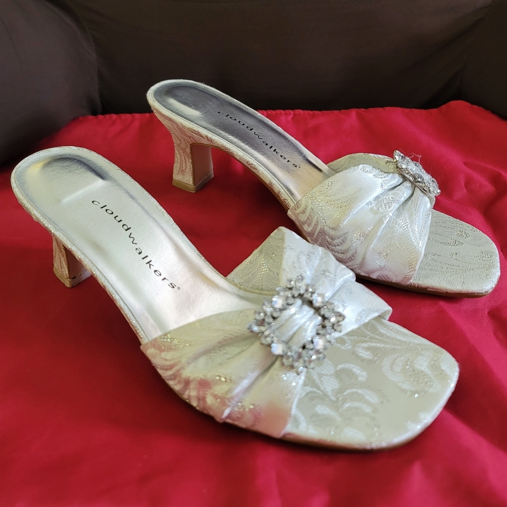 EUC Cloudwalkers by Avenue Metallic Slip On Heels Size 8.5W